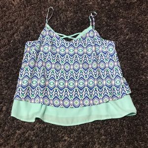 Adorable tank top 💚💙